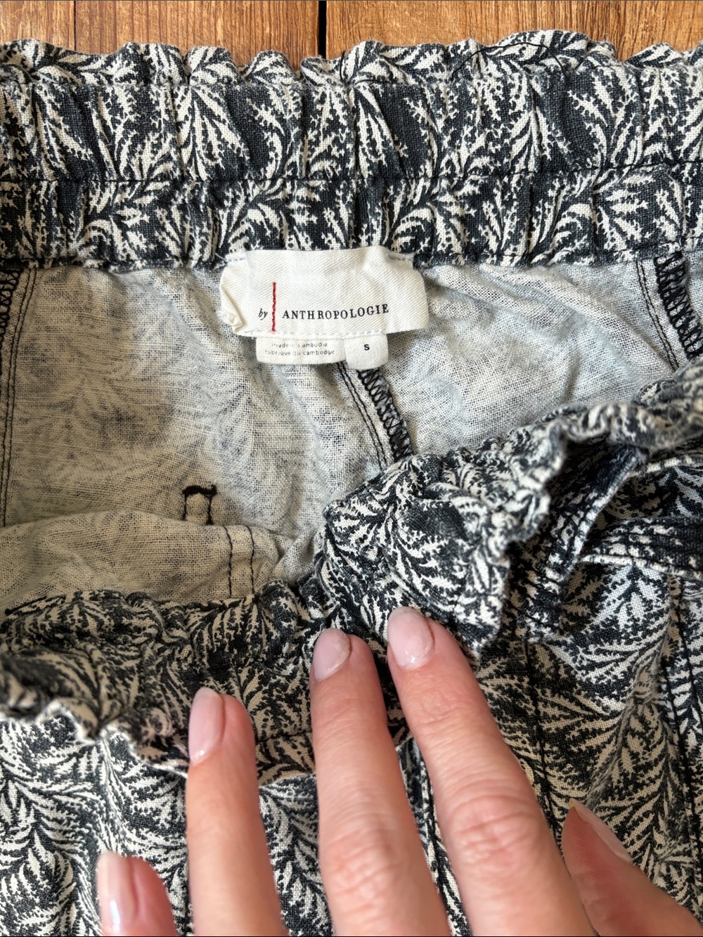 Anthropologie Black & White Leaf-Print Linen Drawstring Joggers - Picture 4 of 7